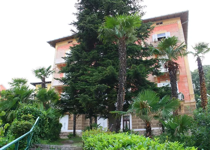 San Giuseppe アパート ロヴラン